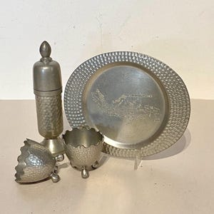 Indonesische eierdopjesset (2) met gegraveerd dienblad