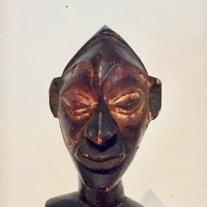 Figure en bois sculpté d&#39;art tribal Hemba africain