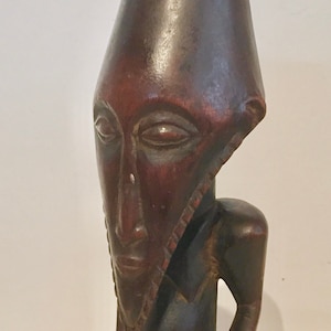 Figure d&#39;art sculptée tribale africaine Hemba