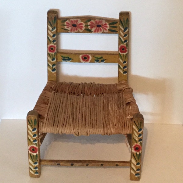 Chaise mexicaine vintage jaune en bois peint pour enfant/enfant