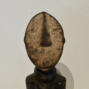 Figurine en bois sculpté tribal africain Lega