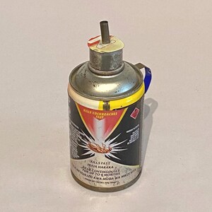 Simbabwe recycelte Aerosoldose Öllampenflasche