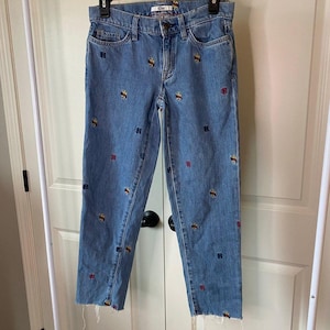 Tommy Hilfiger vintagejeans med broderad logotyp och rå fåll