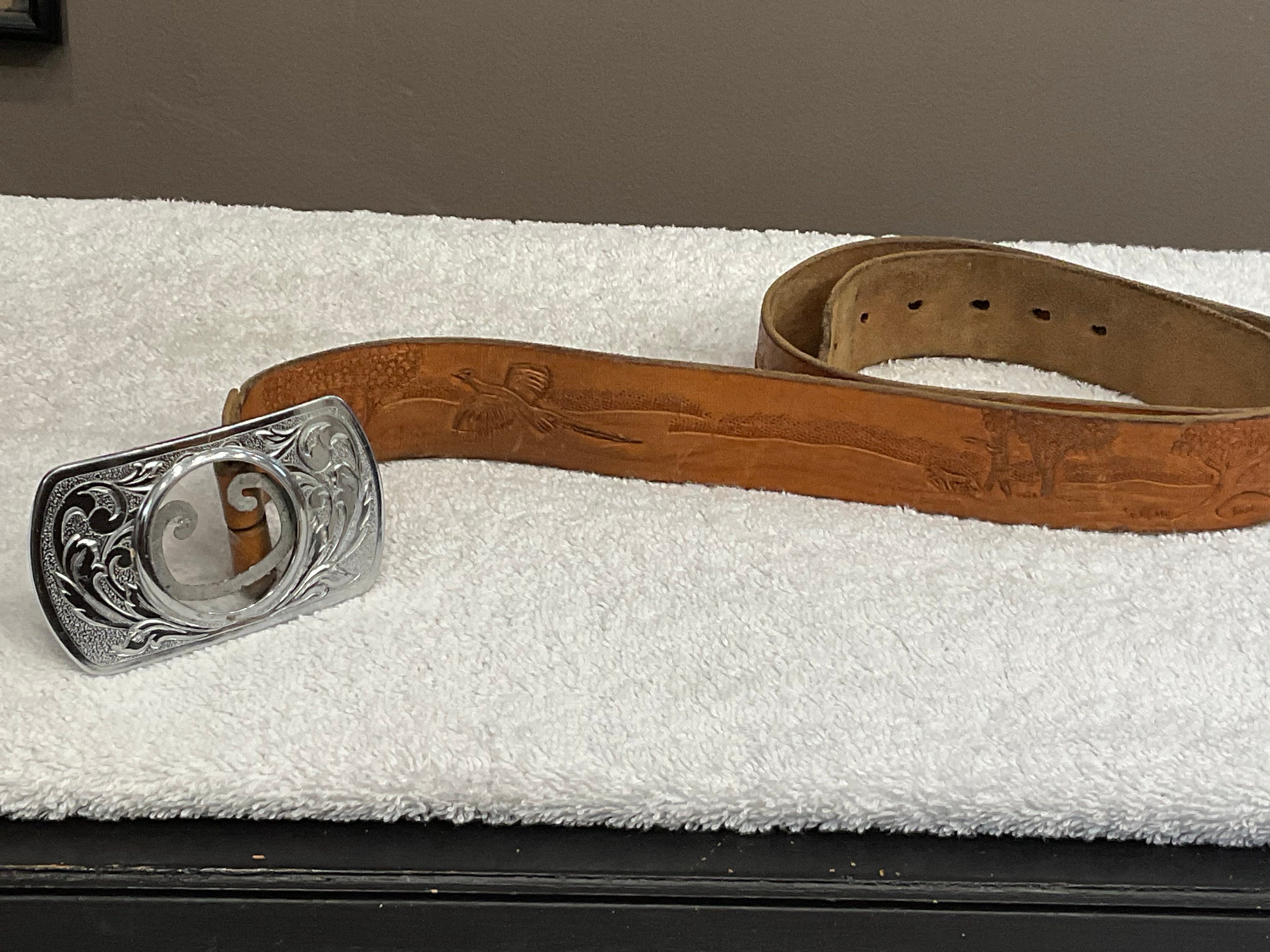 Vintage Handmade Genuine Tooled Leather Belt with Birds Size 30 Genuine Leather Western Belt With Tooled Feathers and Cross  main image 3