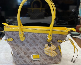 AUTHENTIC GUESS Yellow Satchel Bag S1393822 Izzy Quattro G