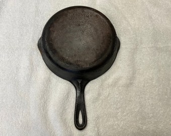 1930's Era "WAGNER WARE SIDNEY O #6" Cast Iron Skillet ~ 2 Pour Spouts ~ 9 1/2" Across x 2" Tall~ Stamped/Marked #1056Z ~
