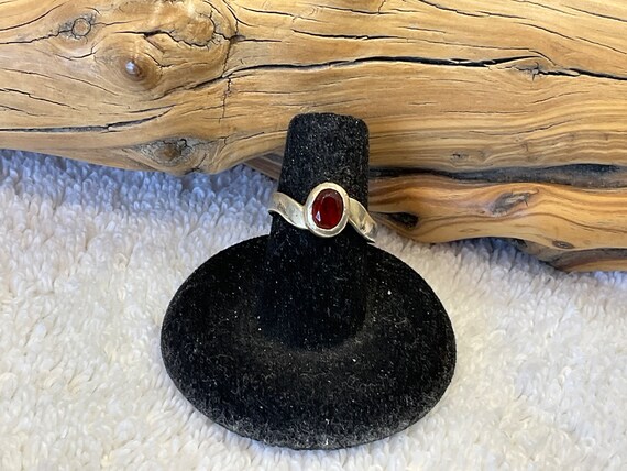 1970's Sterling Silver .925 Red Garnet Ring ~ Sta… - image 2