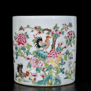Precioso jarrón de porcelana china antigua pintada a mano con diseño de pájaros de la dinastía Qing, estilo Famille Rose.