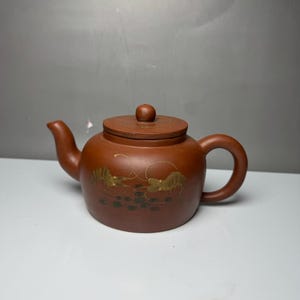 Tetera de barro rojo YiXing ZiSha de gran calidad, antigua y coleccionable, hecha a mano por una fina pieza de arte chino.