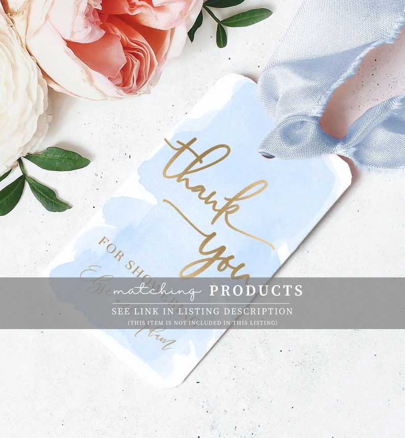 Op de afbeelding: Een lichtblauw aquarelbedankje met gouden letters met de tekst "Bedankt" en "Voor het delen" met een link naar bijpassende producten. De tekst luidt ook "Zie link in de productbeschrijving (dit item is niet inbegrepen in deze lijst)".