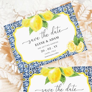 Puede incluir: Tarjeta de guardar la fecha con una ilustración de acuarela de limones y un borde con estampado azul y blanco. El texto dice "Save the date Elyse & Adam are getting married 20.02.YY Capri, Italy formal invitation to follow."