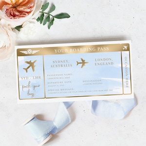 Modèle modifiable de carte d'embarquement - aquarelle bleue imprimable surprise faux billet d'avion - cadeau billet d'avion vacances - feuille d'or