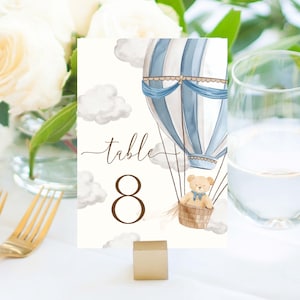 Nallebjörns babyshowerbordsnummer, blå luftballong (utskrivbar), Bearly Wait