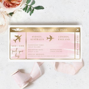 Modèle modifiable de carte d'embarquement, faux billet d'avion surprise aquarelle rose imprimable, cadeau billet d'avion pour les vacances, or