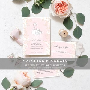Puede incluir: Invitaci&oacute;n a baby shower rosa y dorada con una ilustraci&oacute;n de cisne blanco. La invitaci&oacute;n incluye el texto "Por favor, &uacute;nase a nosotros para una baby shower en honor a la futura mam&aacute; Elyse Williams El segundo de septiembre a la 1:00 PM 1624 Remington Avenue, Ascot Por favor, responda El 2 de septiembre a la 1:00 PM 1624 Remington Avenue, Ascot Por favor, responda  RSVP a: E. Fancy Barn"