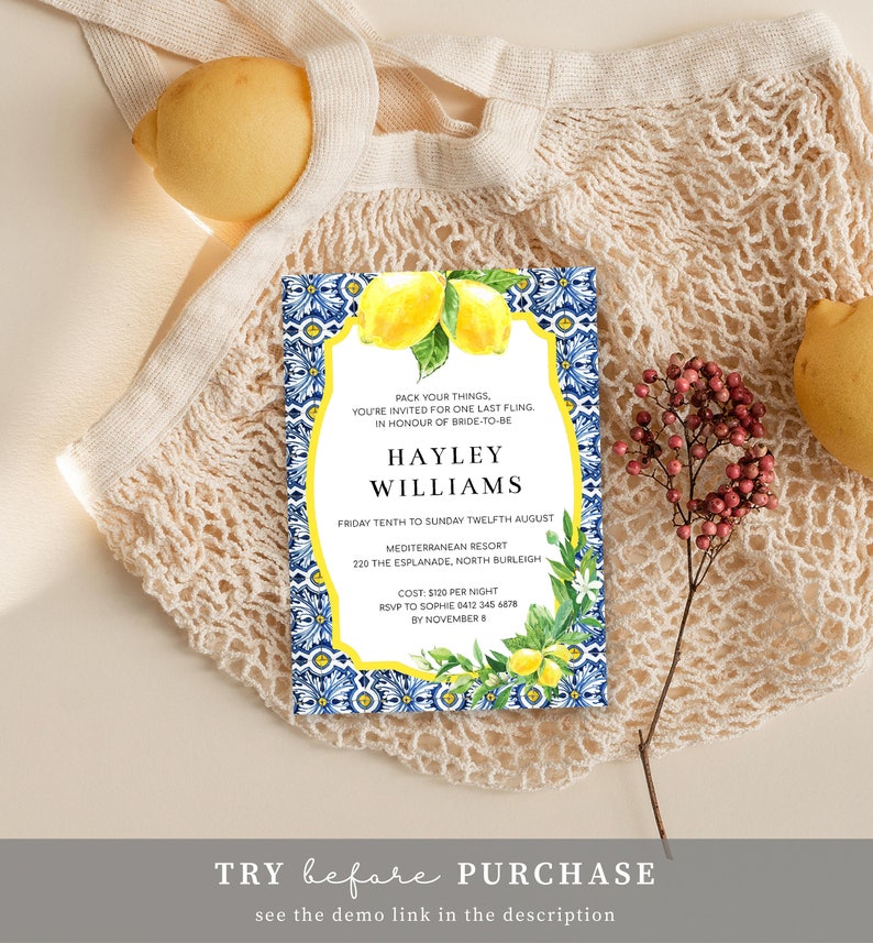 K&ouml;nnte beinhalten: Eine blaue und wei&szlig;e gemusterte Einladung mit Zitronen und Gr&uuml;n. Die Einladung ist f&uuml;r eine Bridal Shower f&uuml;r Hayley Williams. Die Veranstaltung findet im Mediterranean Resort in North Burleigh von Freitag, dem 10. August, bis Sonntag, dem 12. August, statt. Die Kosten betragen 120 &euro; pro Nacht und eine RSVP wird bis zum 8. November erbeten.