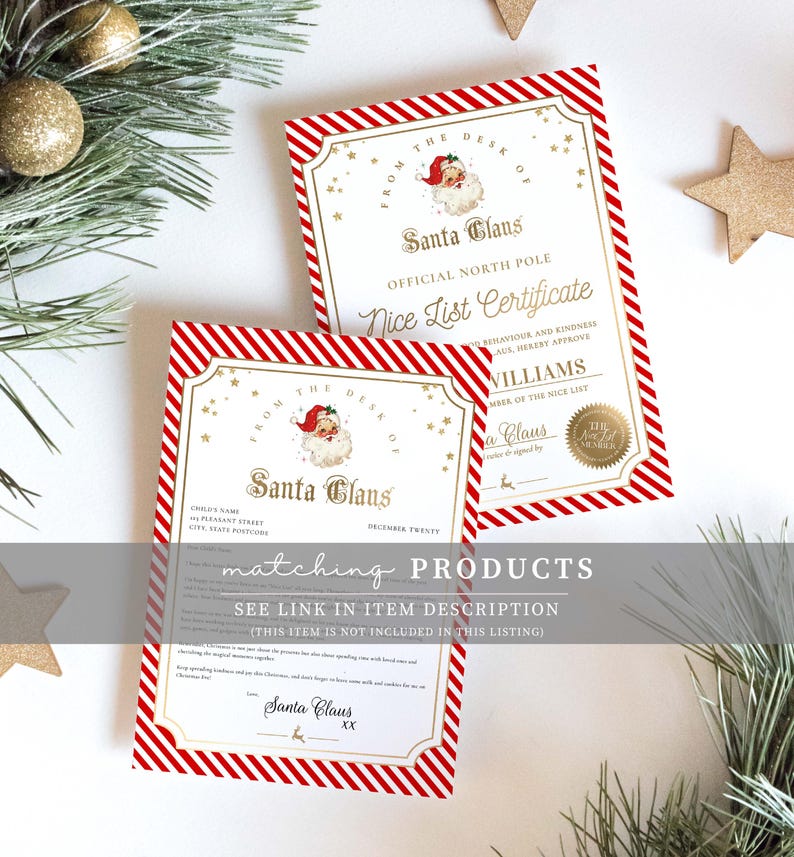 Peut inclure: Deux certificats de la liste des gentils du P&egrave;re No&euml;l avec des bordures &agrave; rayures rouges et blanches. Les certificats ont du texte dor&eacute; et un graphique du P&egrave;re No&euml;l. Le texte comprend "Official North Pole" et "Nice List Certificate."