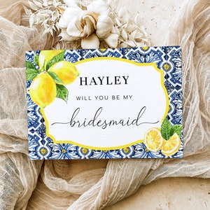 Voorstelkaartsjabloon Will You Be My Bridesmaid, Positano Blue Tile Lemons Bridal Party voorstelkaart afdrukbaar, Italiaanse citroen trouwkaart