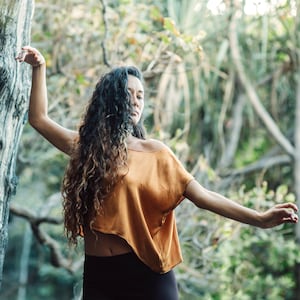 Blusa de seda bohemia, blusa de seda bohemia para mujer, blusa con hombros descubiertos, blusa holgada, blusa de verano de lujo para vacaciones.