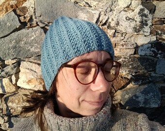 Local wool handmade beanie hat, hand knitted, indigo blue local sheep wool, blue beanie, happy sheep, italian farm merino wool