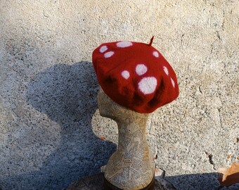 Toadstool felt beret, small red hat, cosplay festival amanita magic mushroom hat, pixie elf beret, toadstool fairy cosplay