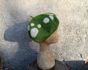 Polka dot green felt beret, cosplay festival amanita magic mushroom hat, pixie elf beret, pois polka dot