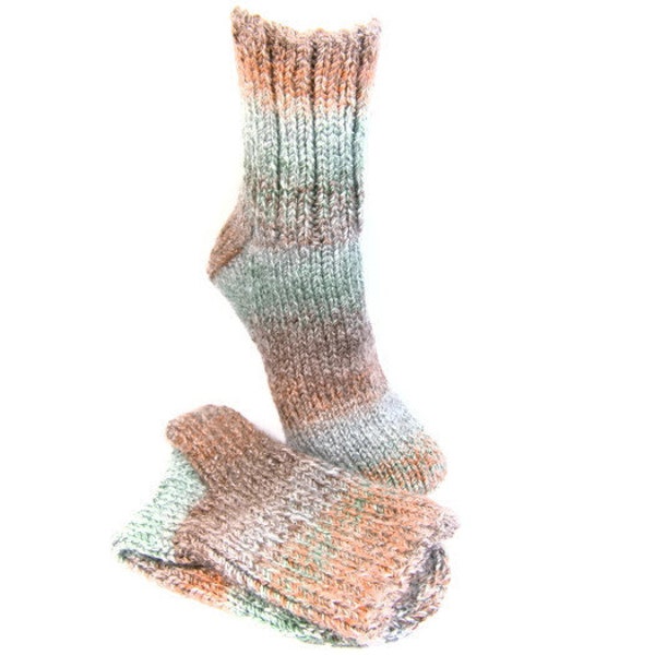 013 HIGHLAND HEATHER Hand Knit Womens Socks US 7 to 9 Super Warm Winter Socks Chubby Wide Width D  House Slippers Rust Green Melon Handmade