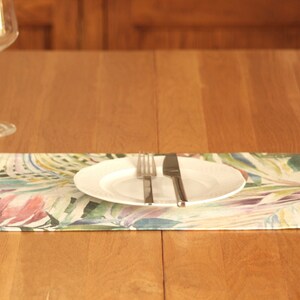 Set de 4 sets de table fleurs pastel || Décoration de table basse || Napperons en coton || Décoration pour maison sur la plage || Emplacement de la décoration des Fêtes