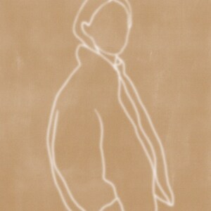 Peut inclure: Un dessin au trait d'une personne portant une veste, sur un fond brun.