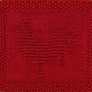 Könnte beinhalten: Ein roter Strick-Geschirrtuch mit einem geometrischen Muster. Das Muster besteht aus Quadraten und Dreiecken.
