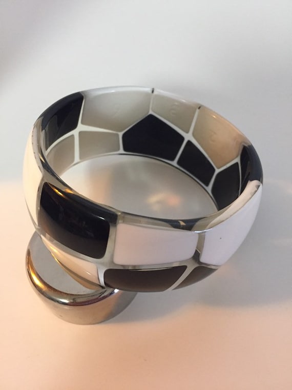 Black and White Bangle, 1970s, Beautiful and Eleg… - image 1