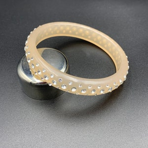 Lucite Bangle with Rhinestones, Weiss? Maker unknown