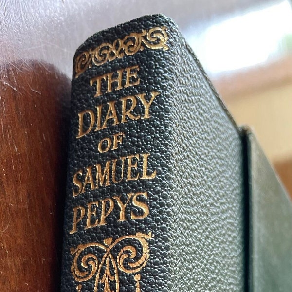 Journal de Samuel Pepys, livre relié en cuir vert dans un étui / pochette en carton. Livre vintage publié par Collins 1930s