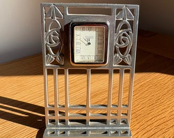 ORTAK Charles Rennie Mackintosh Design Zinn Uhr.  Hergestellt in Schottland. Schottische Vintage Uhr.