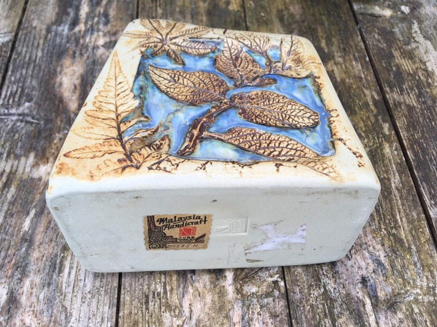 お値下げ！TENMOKU  POTTERY 天目陶芸　『藍釉花彫　花瓶』 ブルー 飯沼耕市 / 色彩碧釉 一輪挿し / shiki01_ichi02 / 口径約 φ1