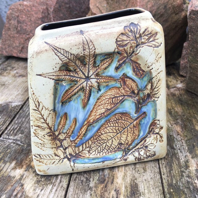 TENMOKU POTTERY 天目陶芸 『藍釉花彫 花瓶』 ブルー