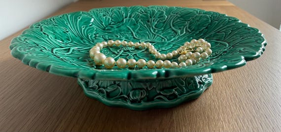 緑色の花柄浮彫り陶器ボウル 緑色の花模様陶器ボウル 蓋付き(未使用