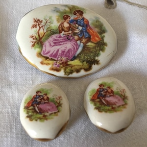 Fragonard Brautpaar Keramik Brosche und Ohrringe Set.