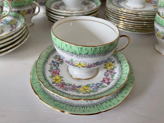 フォーリー ヴィンテージ ボーンチャイナ トリオカップソーサー  