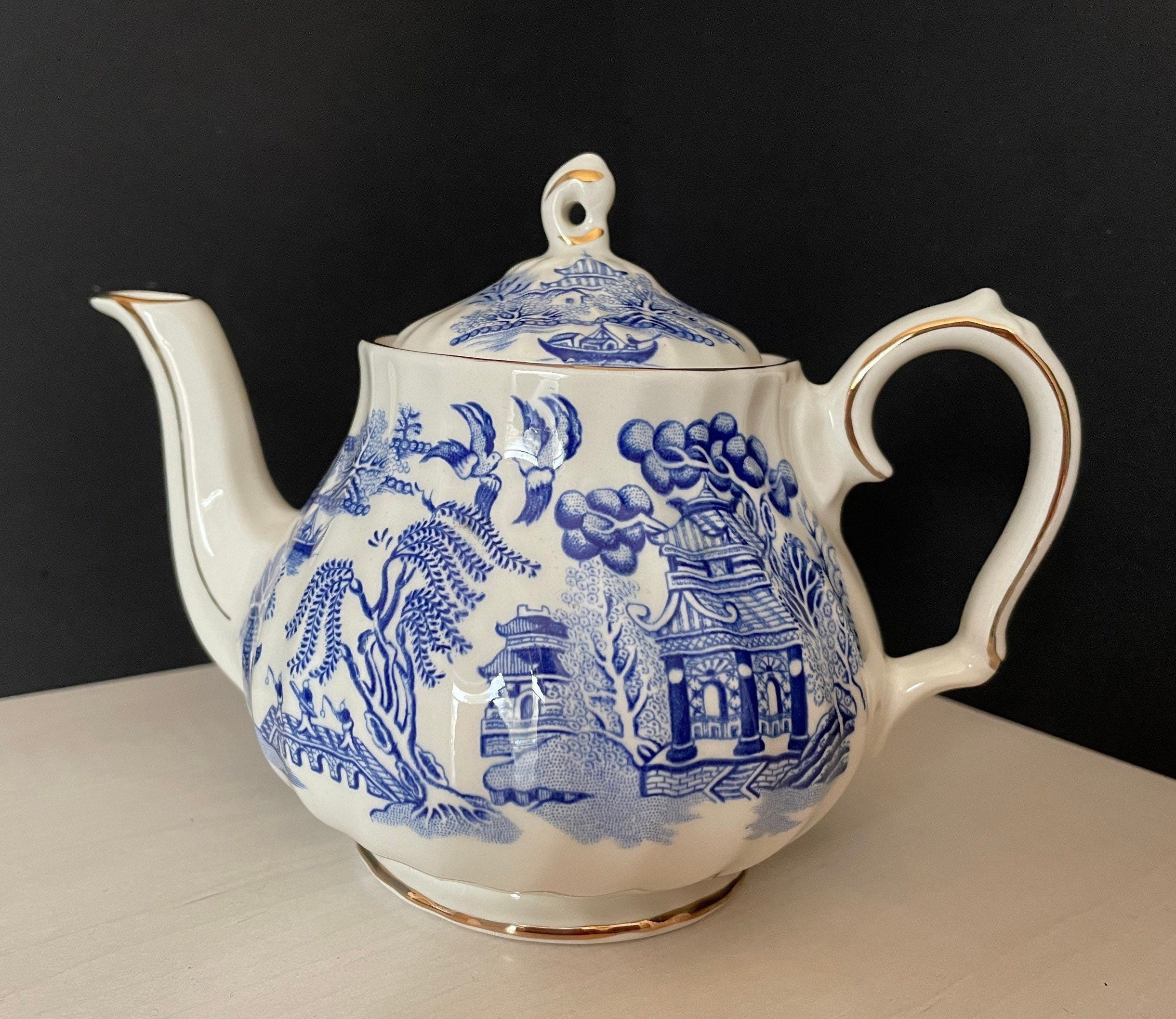 Sadler blue top willow teapot