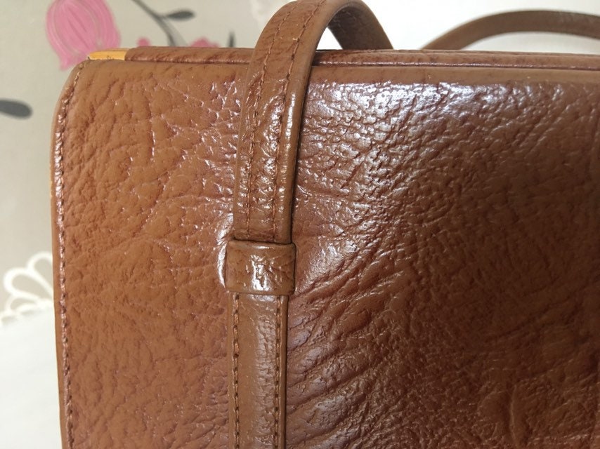 ヴィンテージ レザー ハンドバッグ/財布。EXCLUSIVE Handbags