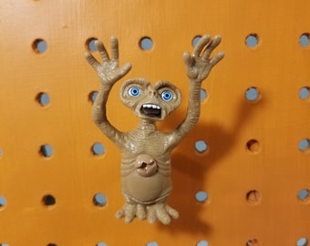 E.T. bouton, différentes poses