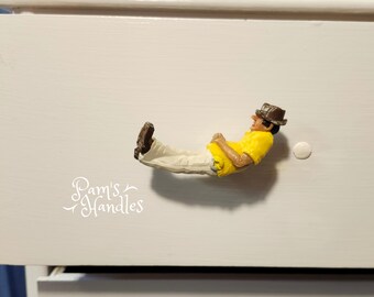 Homme faisant la sieste 1 bouton