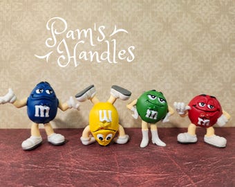 4 petits boutons M&M