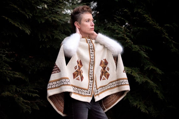 FABULOUS Vintage Knit Cape with Aztec Design 70s/B