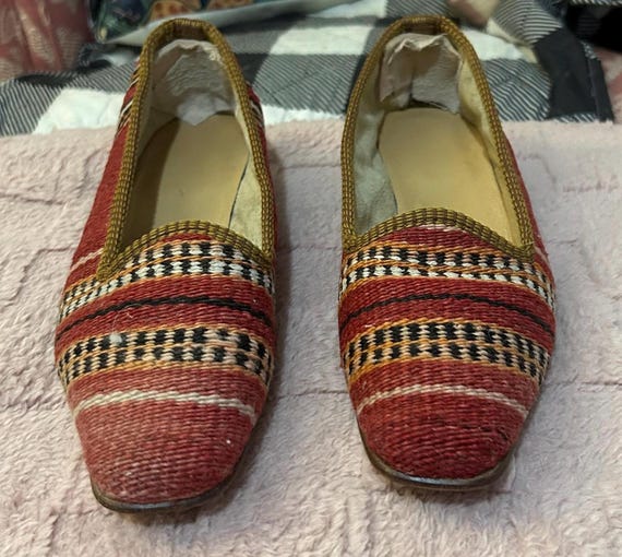 Womans KILIM loafers EU size 38 red and gold