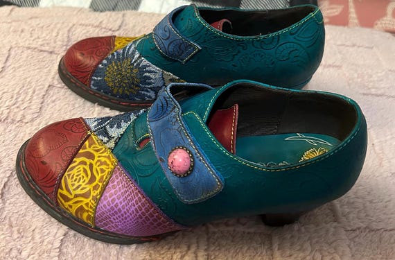 Womans SOCOFY size 37 heeled textured unique shoes