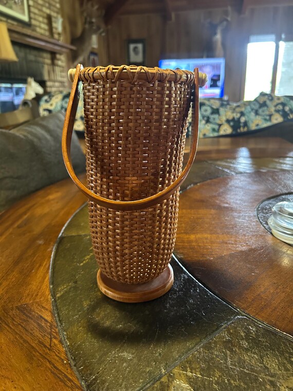 Unique Nantucket Basket with plastic insert vase sturdy base handled