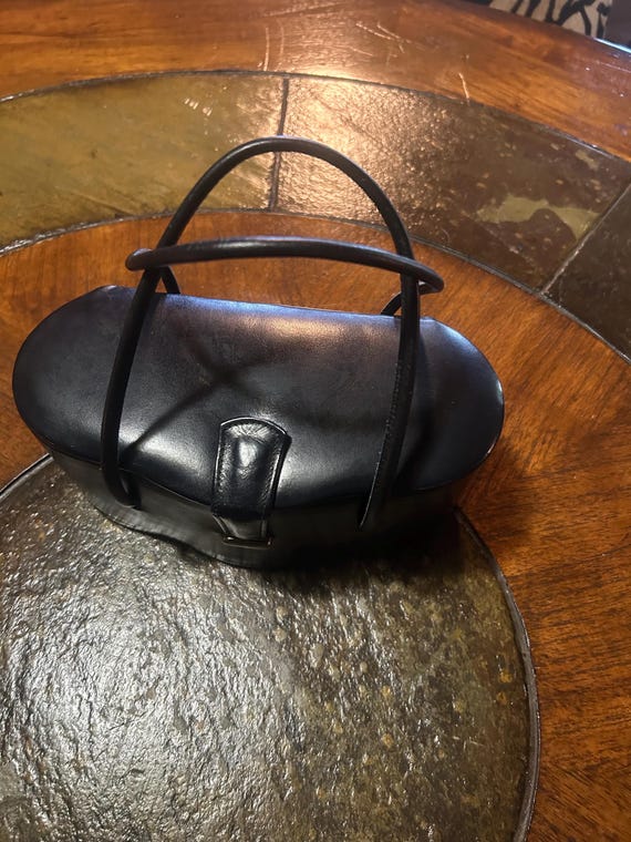Mid century top handled front closure cool hand bag
