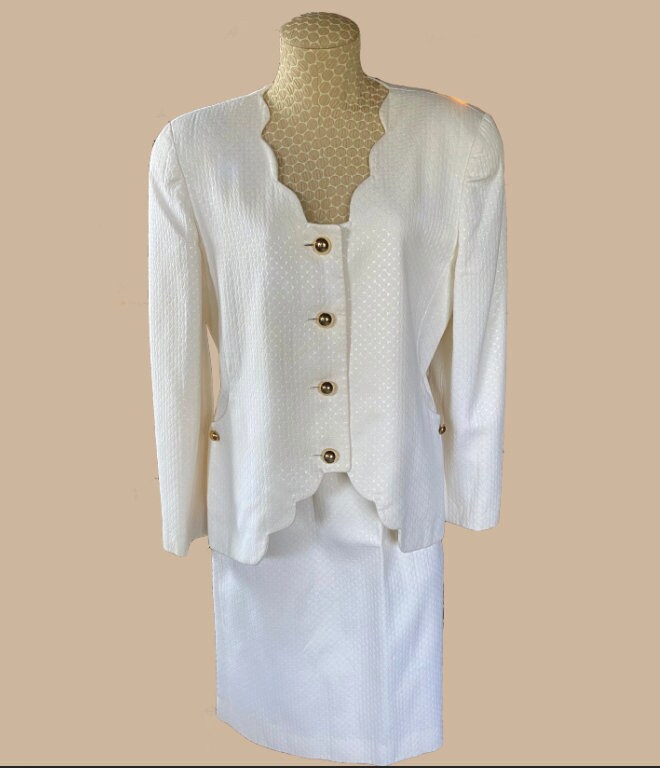 Hanae Mori Woman's Cream Skirt Suit size 12 perfect for wedding suit